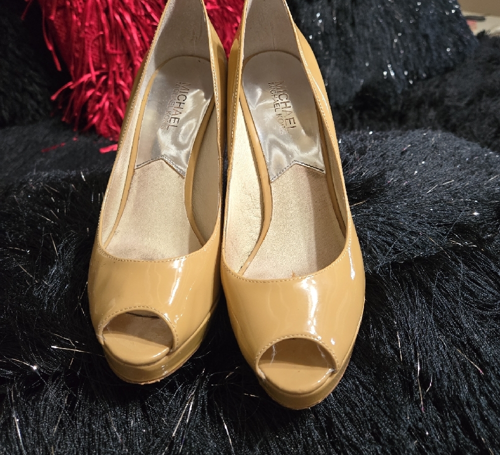 MICHELE Women's Tan Peep Toe Heels